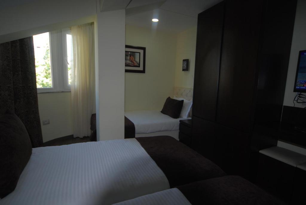 Hotel Town House Tirana Room photo