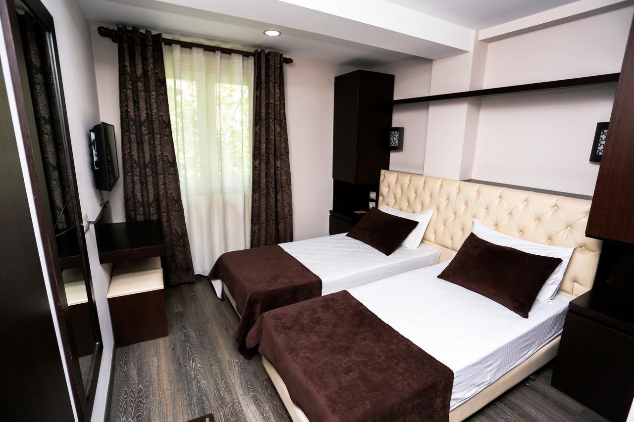 Hotel Town House Tirana Exterior photo